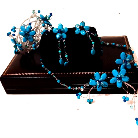 🎁 FREE GIFT INCLUDED 🎁 NEW 3D Turquoise Floral Set 4 Pieces Beaded Flexible - Picture 6 of 14